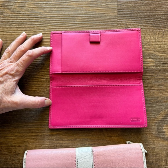 Coach Trifold Leather Wallet in Baby Pink and White With Bright Pink Checkbook - Picture 6 of 6